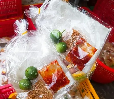 Hình ảnh Bánh tráng chấm Sa tế tắc
