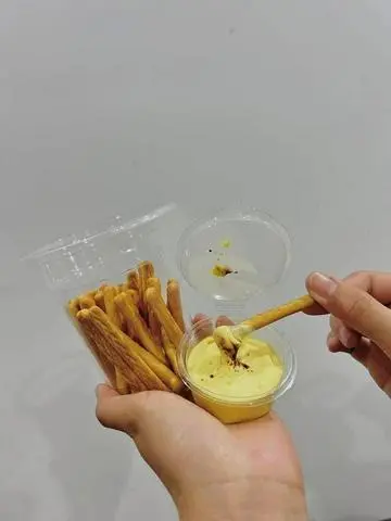 Hình ảnh Bánh que chấm kem