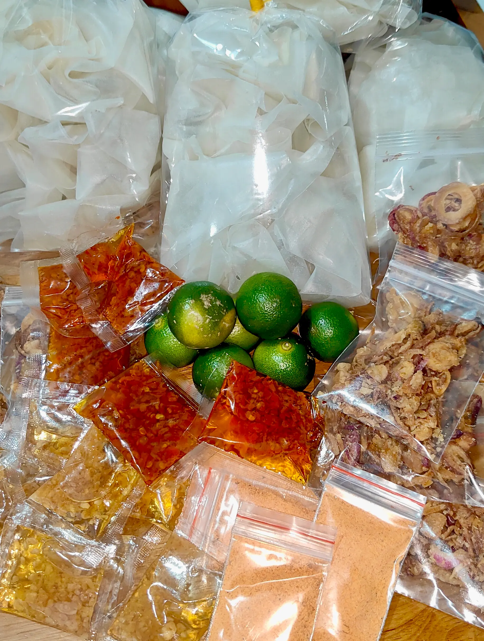 Hình ảnh bánh tráng phơi sương trộn muối tắc