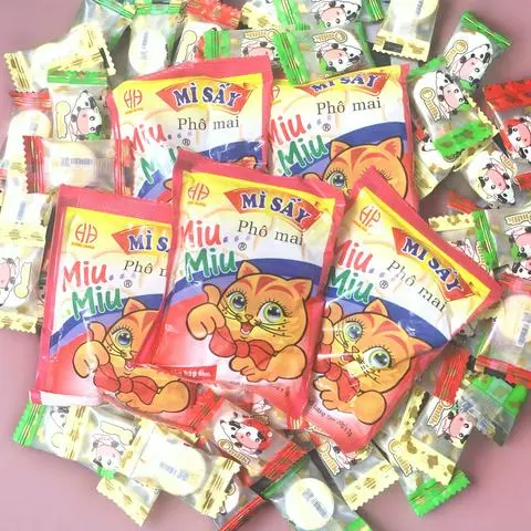 Hình ảnh Combo 20 Gói Mì Trẻ Em Và 40 Viên Kẹo Sữa Bò