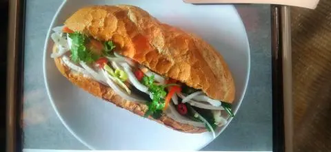 Hình ảnh Bánh mì cá mòi
