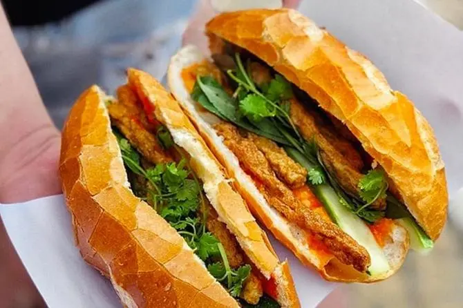 Hình ảnh Bánh Mì Chả Cá Nóng