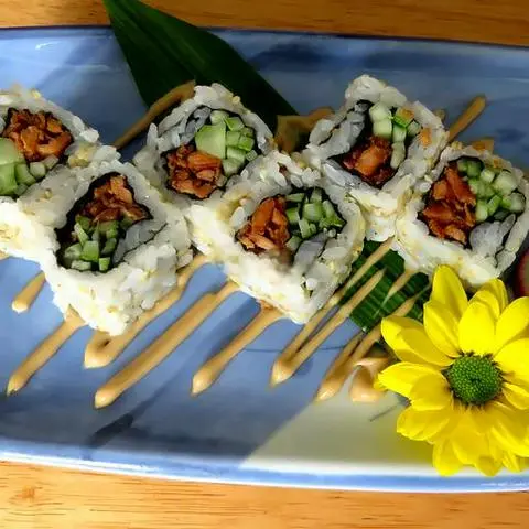 Hình ảnh  Sushi Cá Hồi Xào & Dưa Leo M8 - Salmon Itame Kappa