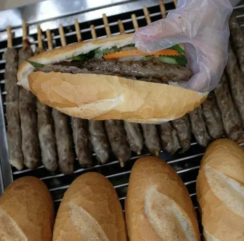 Hình ảnh Combo Bánh Mì Xôm Tụ: 5 Bánh Mì Bò Nướng