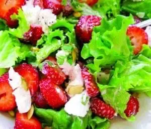 Hình ảnh Special salad - strawberry - cheese - bacons - avocador