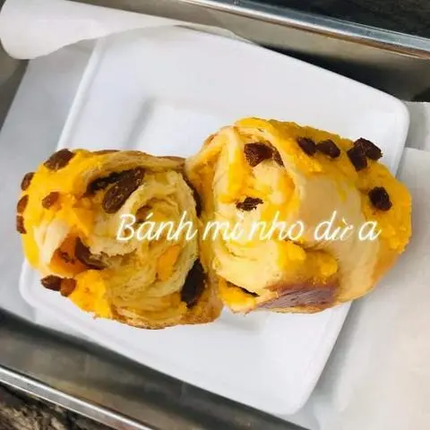 Hình ảnh Bánh mì nho dừa 