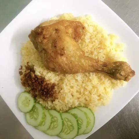 Hình ảnh Cơm Gà Sốt Me Đùi Tỏi