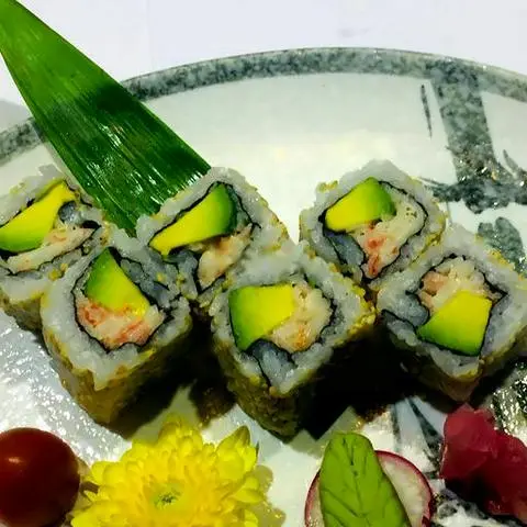 Hình ảnh SUSHI CALIFONIA - Thanh cua, bơ, mè, sốt