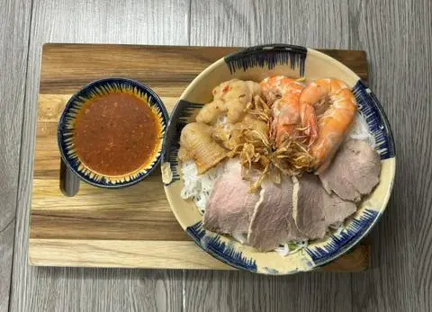 Hình ảnh Mì Gói Trộn Tôm Thịt