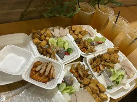 Hình ảnh [SET 4 NGƯỜI A]: 4 BÚN ĐẬU ĐẶC BIỆT+ 1 CHẢ CUA VỪA  + 1 BÁNH TRÁNG + 4 TRÀ TẮC LỚN 			