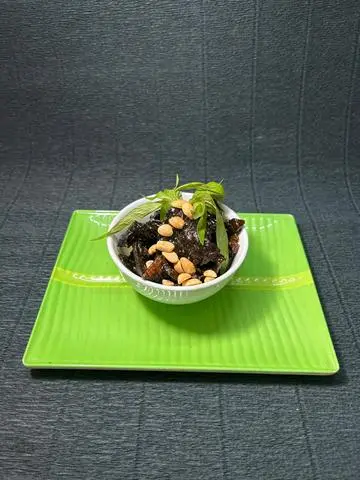 Hình ảnh Khô Bò Đen Chén 