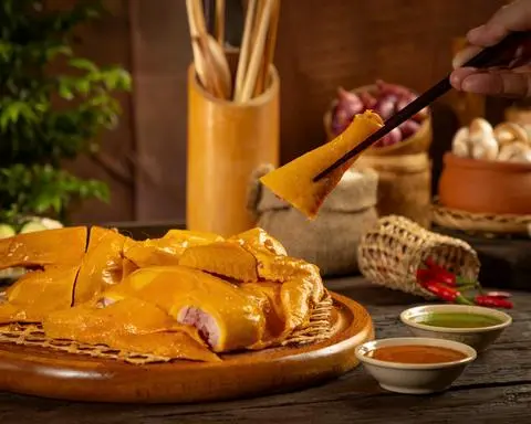 Hình ảnh 1 Con Gà Ủ Muối Thảo Mộc