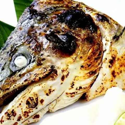 Hình ảnh Đầu cá hồi nướng  .muối ớt xanh