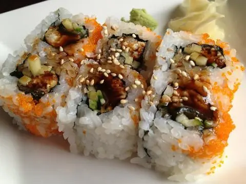 Hình ảnh Roll Salmon Skin (Cuộn Da Cá Hồi Chiên Giòn Sốt Tare)