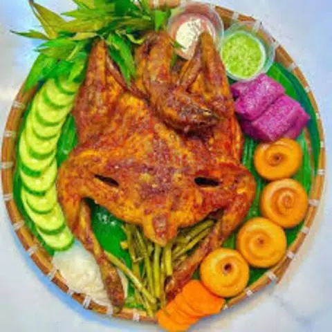 Hình ảnh 1/2 Gà Quay + 5 Bánh Bao