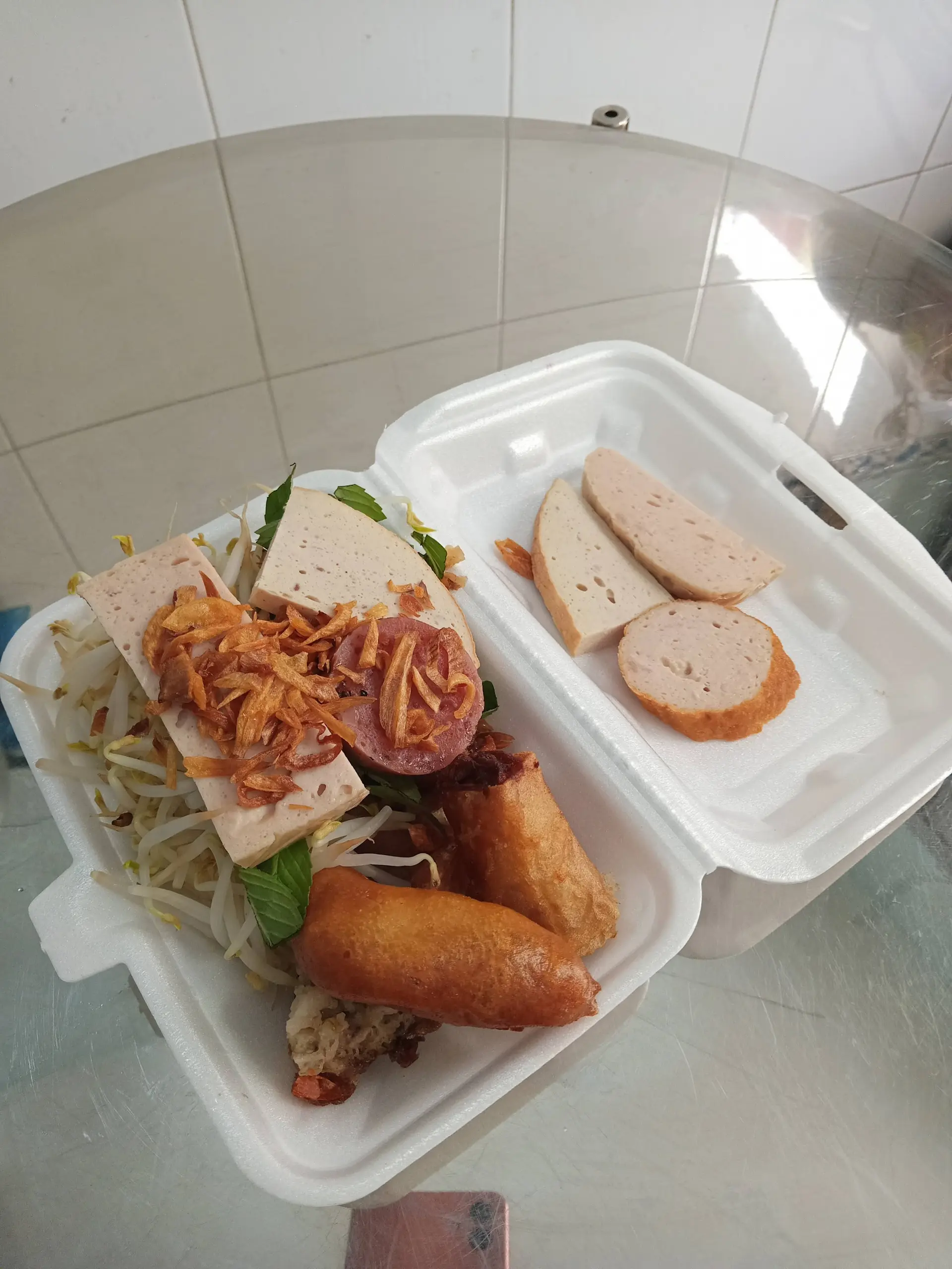 Hình ảnh Combo bánh ướt full topping - chả - khăn lạnh