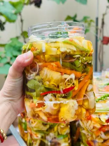Hình ảnh chân gà rút xương ngâm mắm nhỉ 
