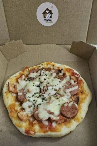 Hình ảnh Pizza xúc xích sốt cay