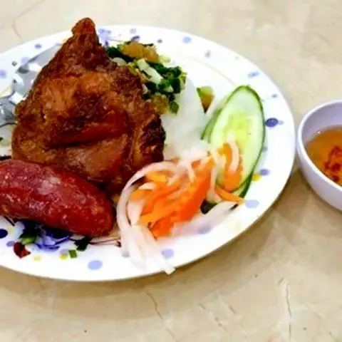 Hình ảnh Cơm sườn lạp xưởng