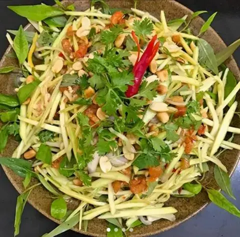 Hình ảnh gỏi xoài trộn 