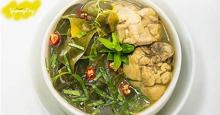 Hình ảnh Cơm canh gà lá giang