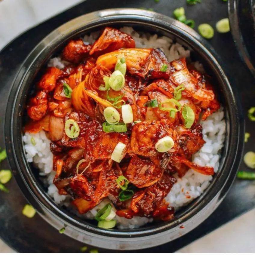 Hình ảnh Cơm Heo Xào Cay Hàn Quốc