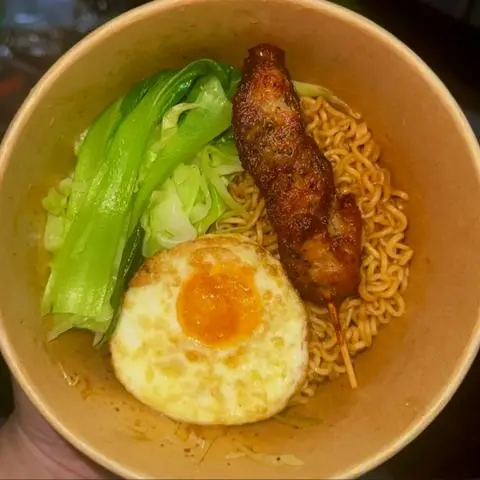 Hình ảnh Mì Trộn Gà Xiên Que Cay+ Trứng
