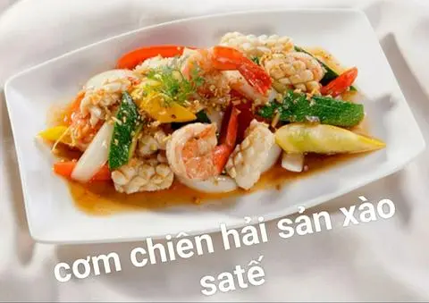 Hình ảnh cơm chiên hải sản xào rau củ sate