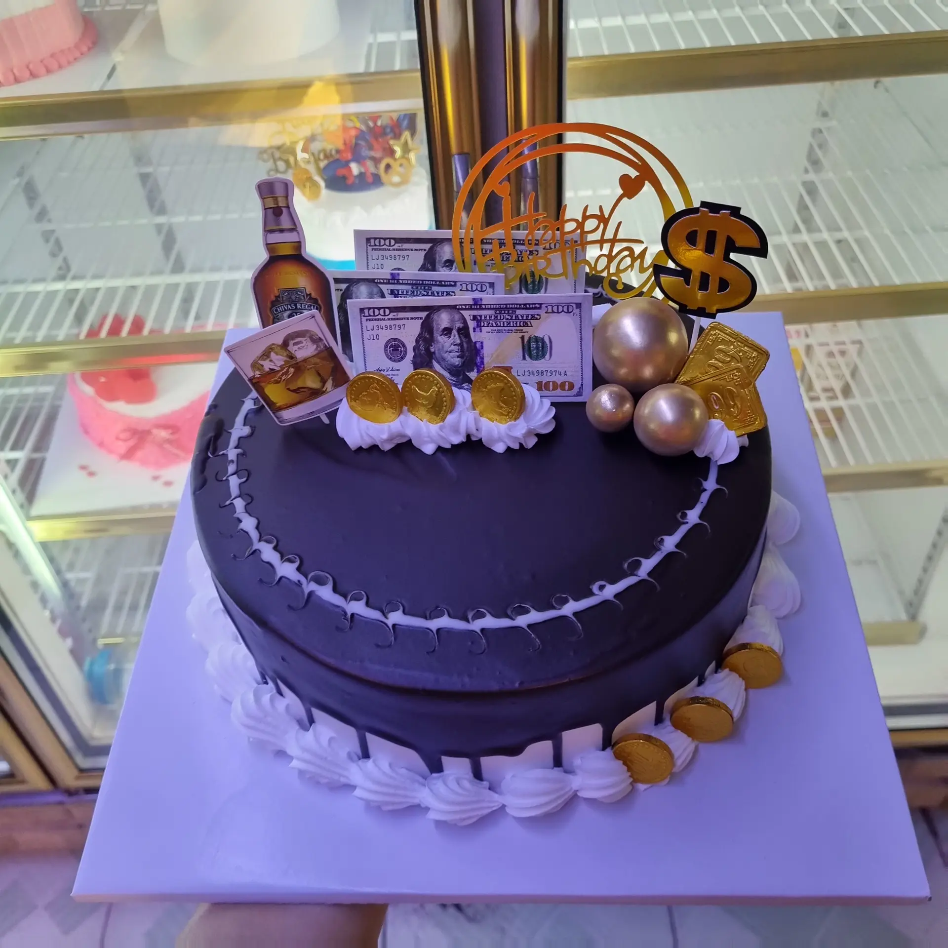 Hình ảnh Bánh kem socola trang trí đola 2,4 tấc
