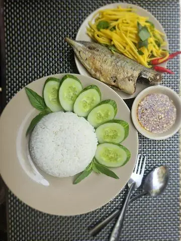 Hình ảnh Cơm cá kho măng