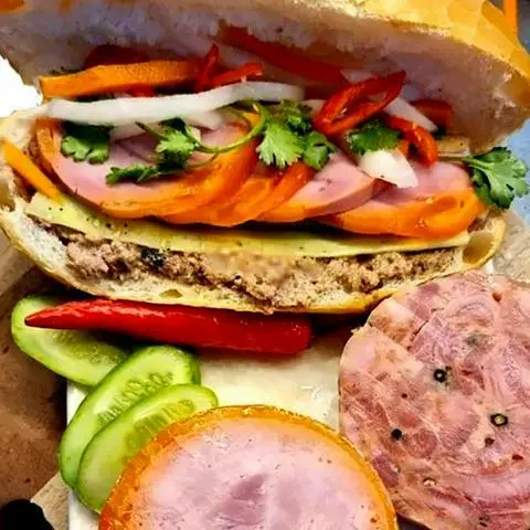 Hình ảnh Bánh mì pate thịt nguội