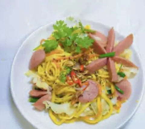 Hình ảnh Phở trộn xúc xích