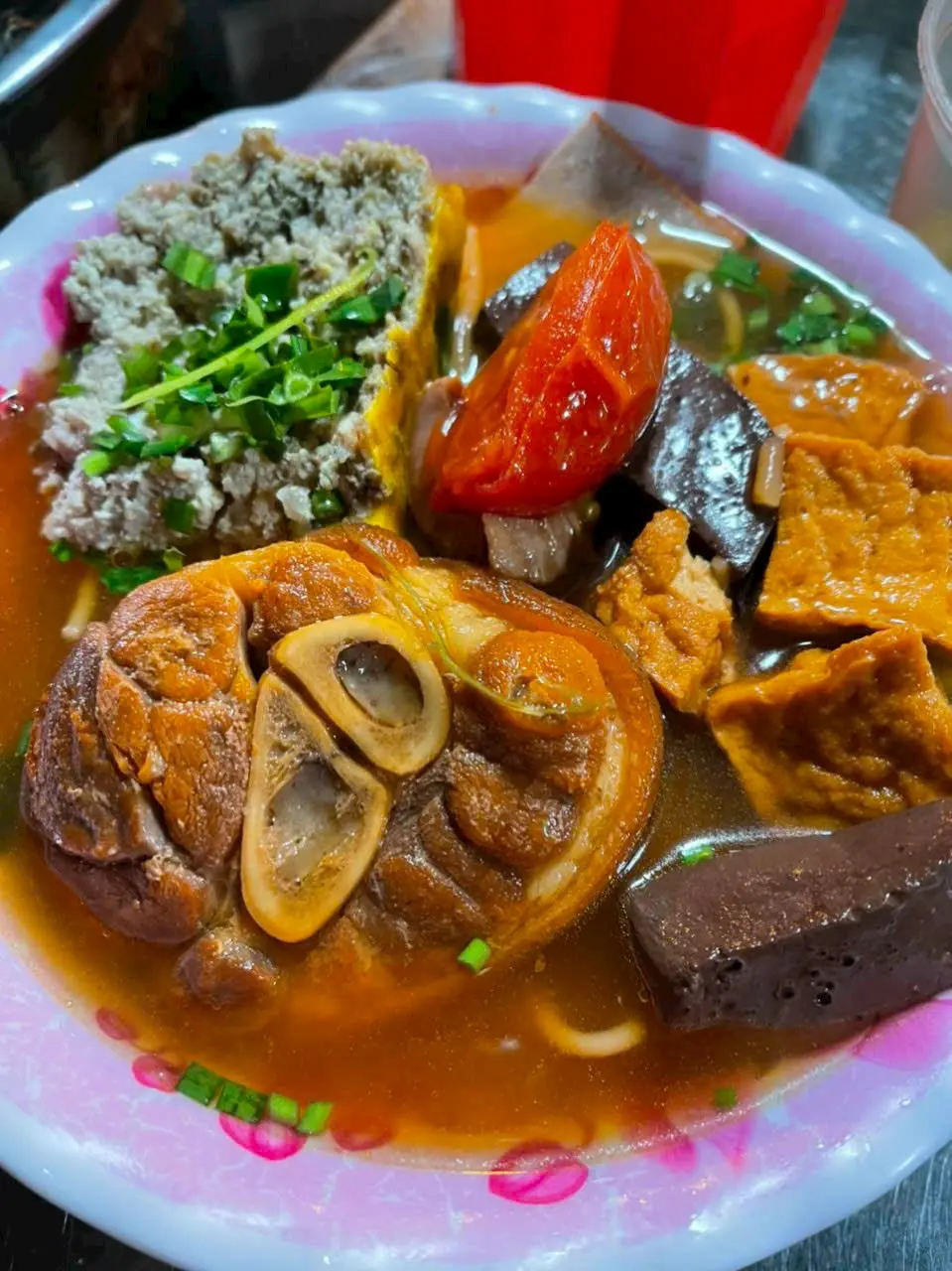 Hình ảnh Canh bún - riêu cua - chả cây - chả cá - giò nạc - đậu - huyết - cà chua