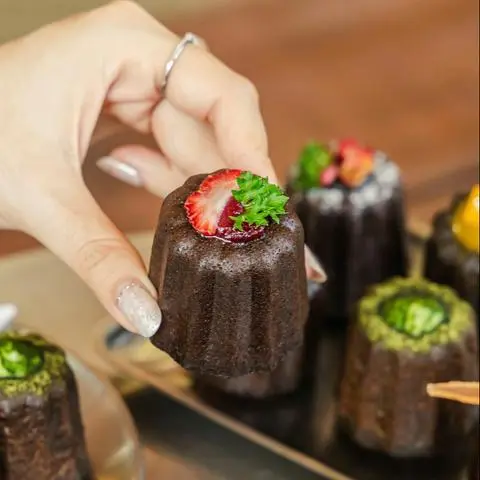 Hình ảnh Caneles Choco - Sốt Phúc Bồn Tử 