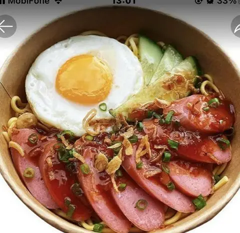 Hình ảnh Mì cay phô mai xúc xích trứng chiên