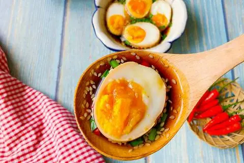 Hình ảnh Trứng lòng đào ngâm tương