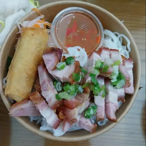 Hình ảnh bún heo quay+chả giò