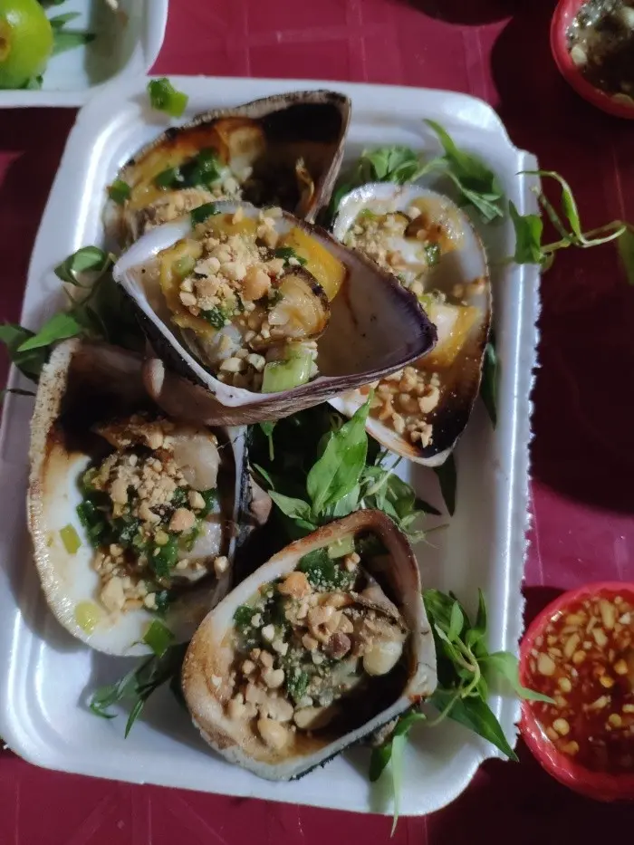 Hình ảnh Sò sữa nướng mỡ hành