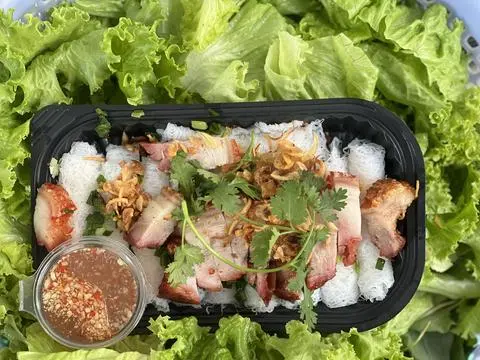 Hình ảnh Bánh hỏi heo quay