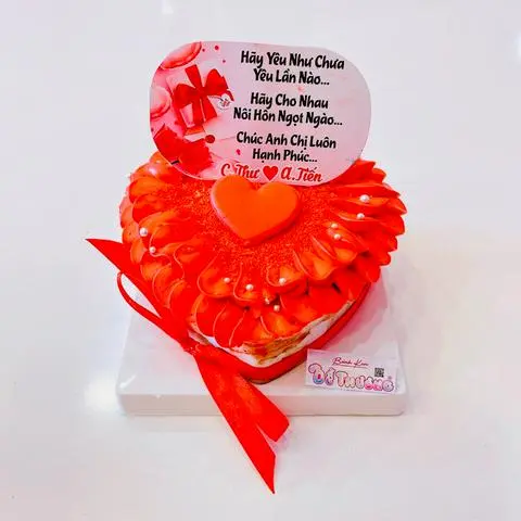 Hình ảnh bánh kem mini trái tim đỏ dễ thương