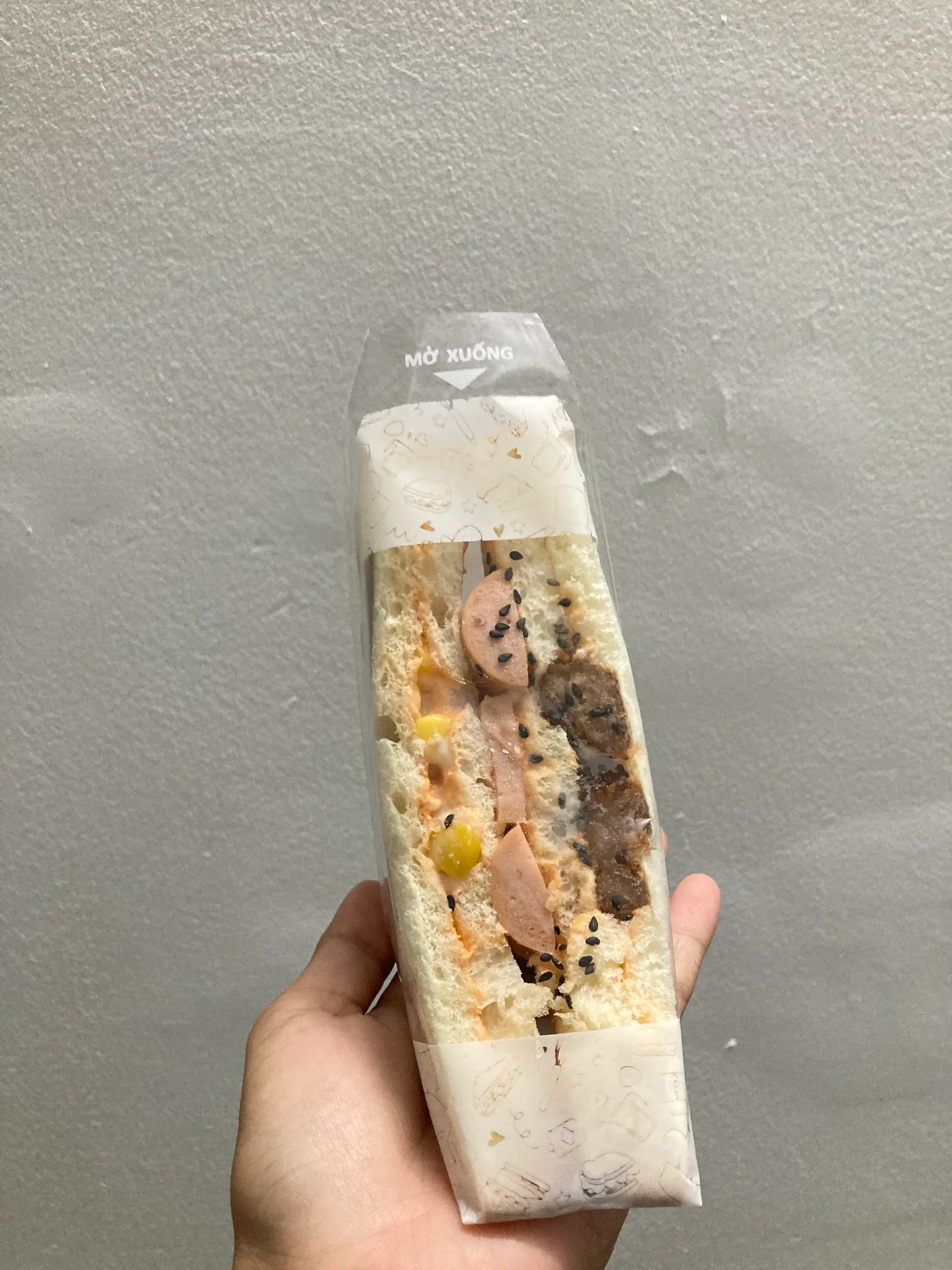 Hình ảnh Sandwich heo - xúc xích