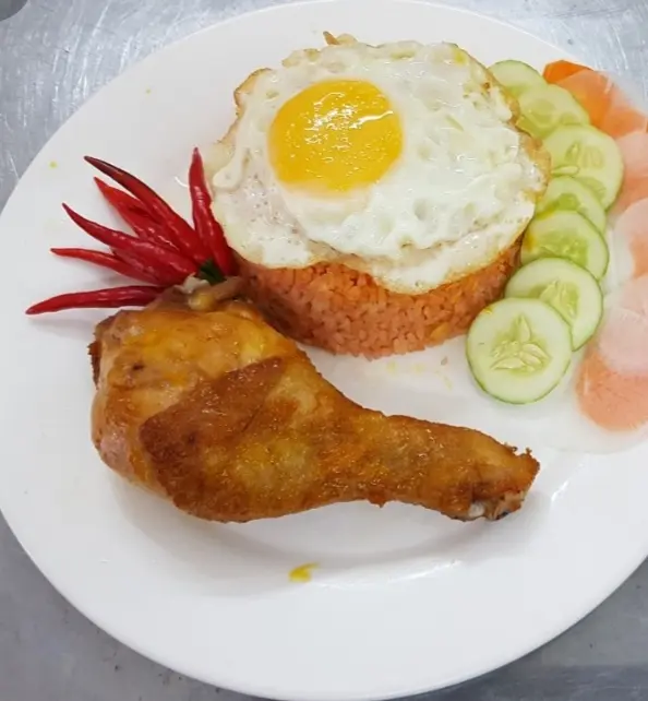 Hình ảnh Cơm Gà Xối Mỡ Trứng Ốp La ( Nhỏ )