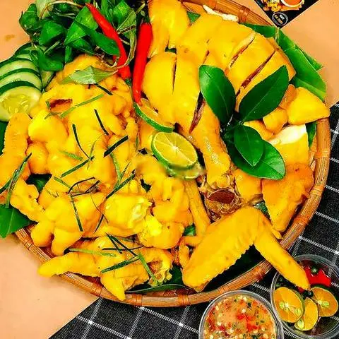 Hình ảnh Combo 1/2 con gà ủ muối - 500gr chân gà rx ủ muối