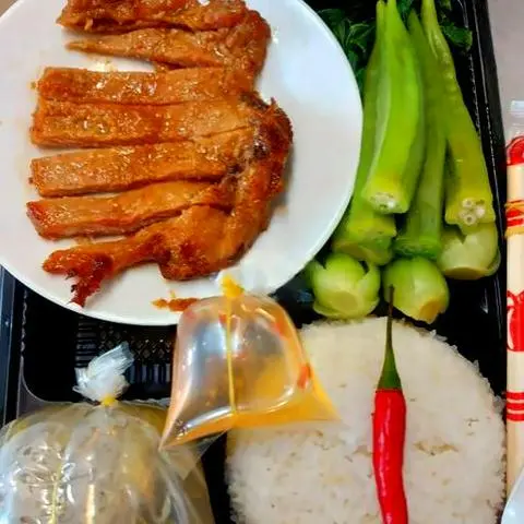Hình ảnh Cơm sườn cotlet ram mặn