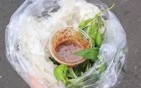 Hình ảnh bánh tráng chấm trứng cút da heo