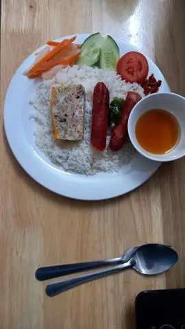 Hình ảnh cơm chả, lạp xưởng 