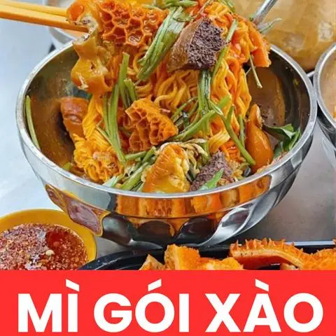 Hình ảnh MÌ GÓI PHÁ LẤU XÀO RAU MUỐNG