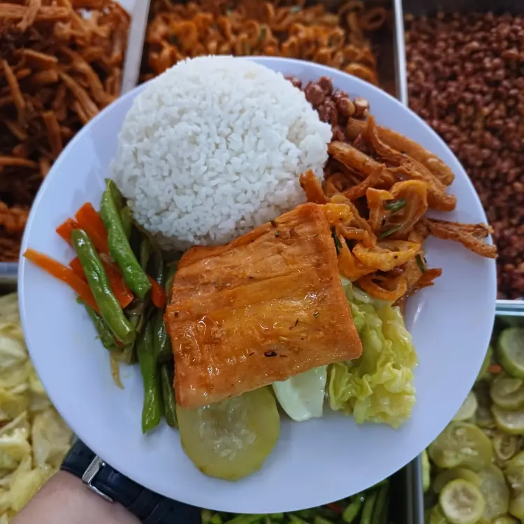Hình ảnh Cơm Chau Rau Xào Đậu Hủ Ky