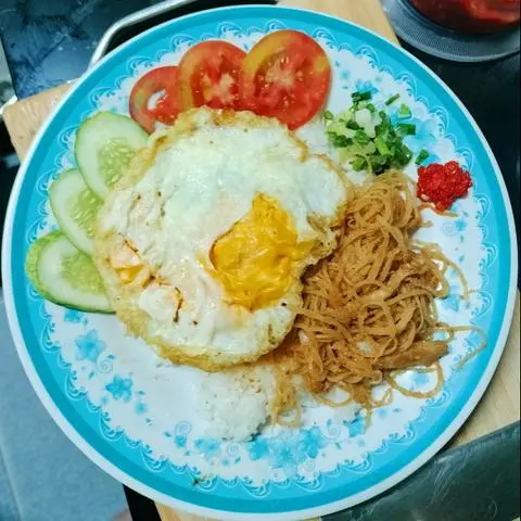 Hình ảnh Cơm bì ốp la