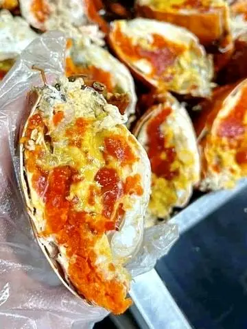 Hình ảnh 1 cua gạch lớn sốt hoàng kim 